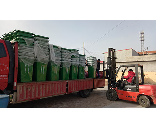 垃圾桶在濟南市鄉鎮環衛處