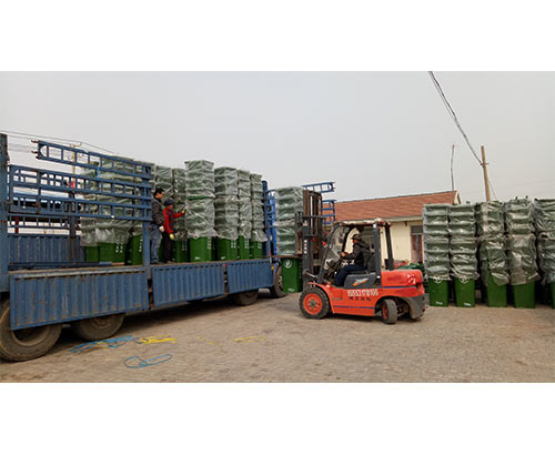 垃圾桶在濟南市鄉鎮環衛處