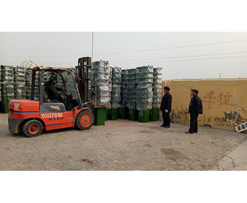 垃圾桶在濟南市鄉鎮環衛處